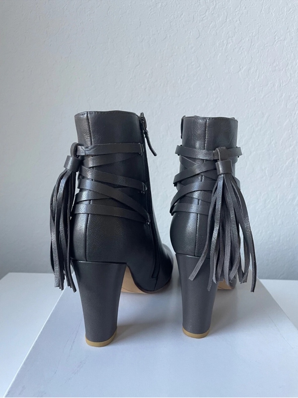 Halogen Sadee Gray Leather Fringe Strap Ankle Boots W8.5